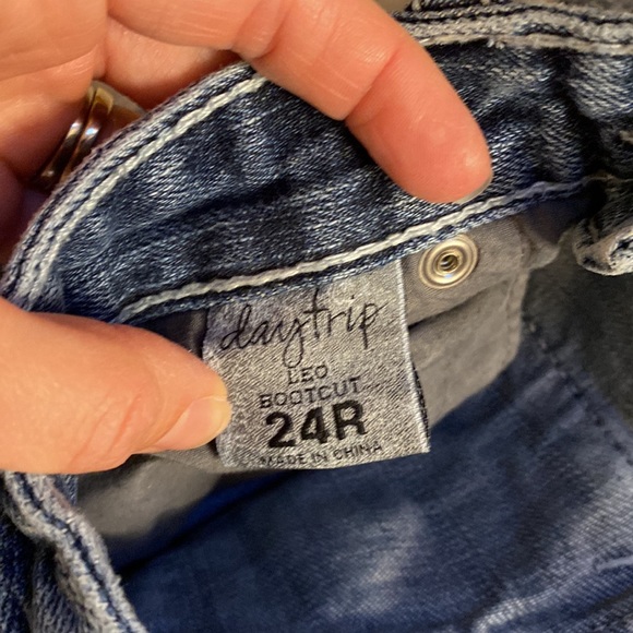 Low cut, boot cut jeans.  Small wear in pocket.  Shown in pictures - Picture 7 of 9